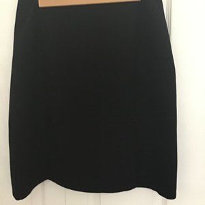 Knee-length straight skirt